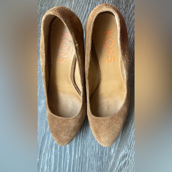 Michael Kors heels.GUC SIZE 8. Tan suede leather wedges - Picture 1 of 5